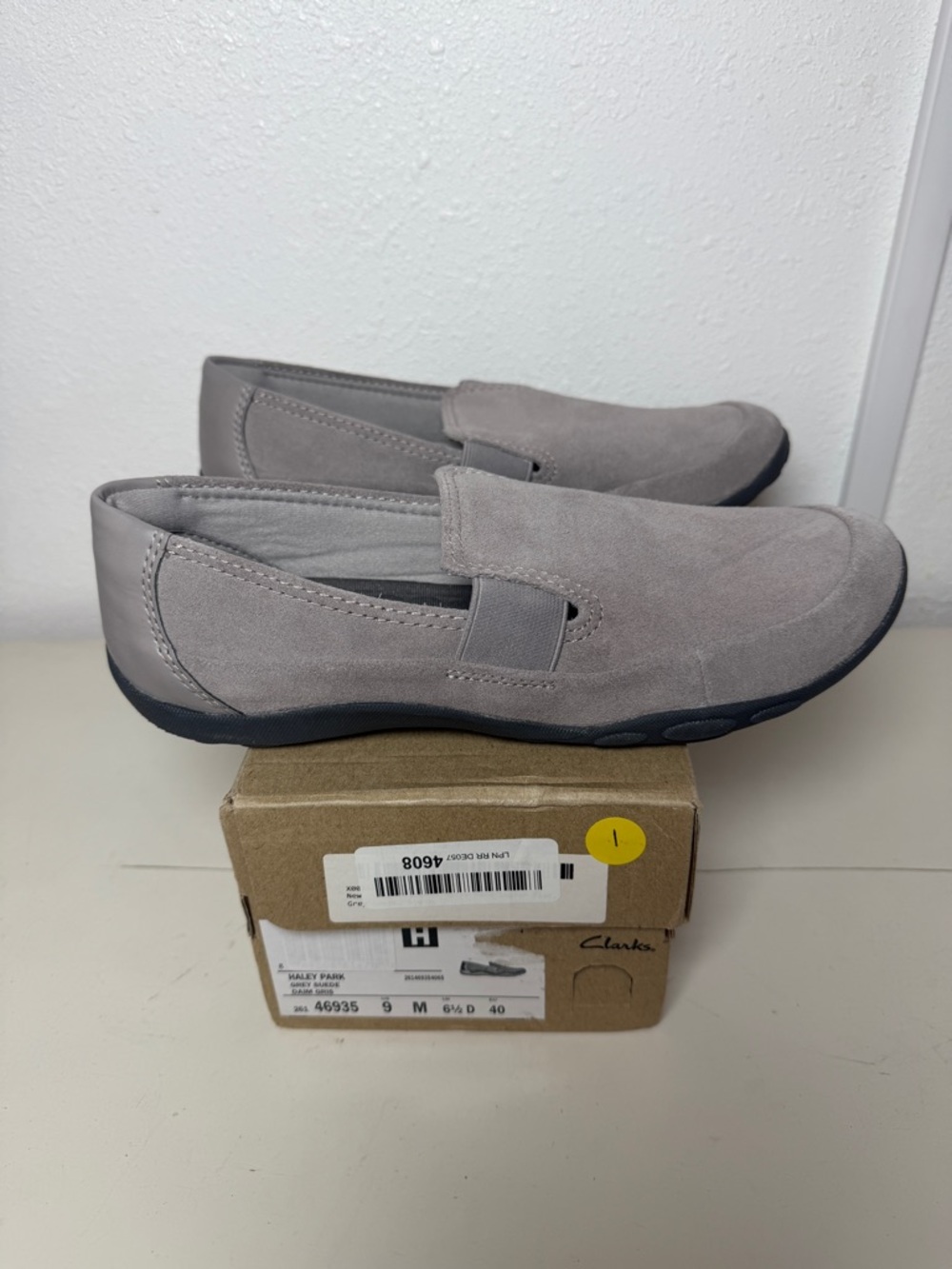 Clarks Men’s Haley Park Grey Suede Loafers New in Box Size 9